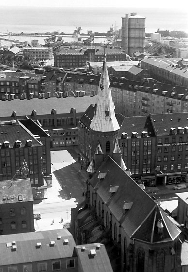 Vor Frue kirke og gasværket, Århus, 1962
